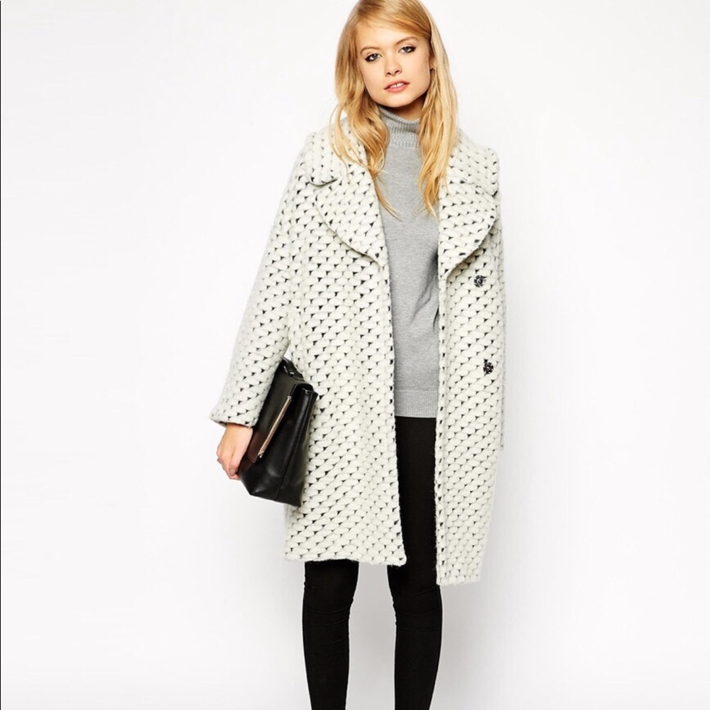 Coat With Cocoon Fit In Texture Taylor Swift